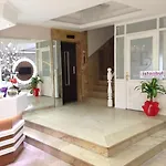 Es Hotel Hotel *